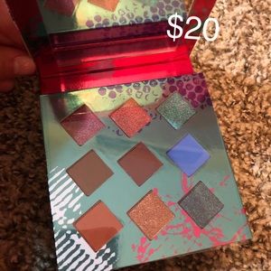 Hank & Henry Living In Color Eyeshadow Palette